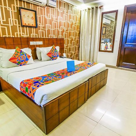 Fabhotel Signature Plaza Ню Делхи Екстериор снимка