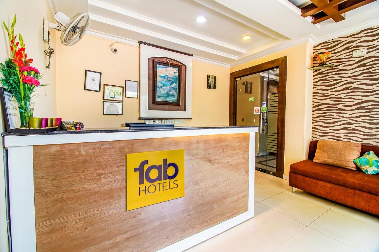 Fabhotel Signature Plaza Ню Делхи Екстериор снимка
