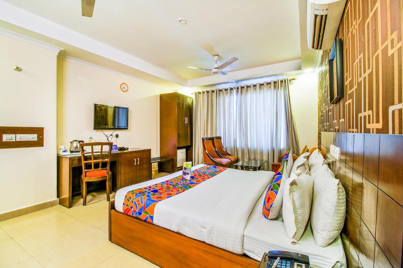 Fabhotel Signature Plaza Ню Делхи Екстериор снимка