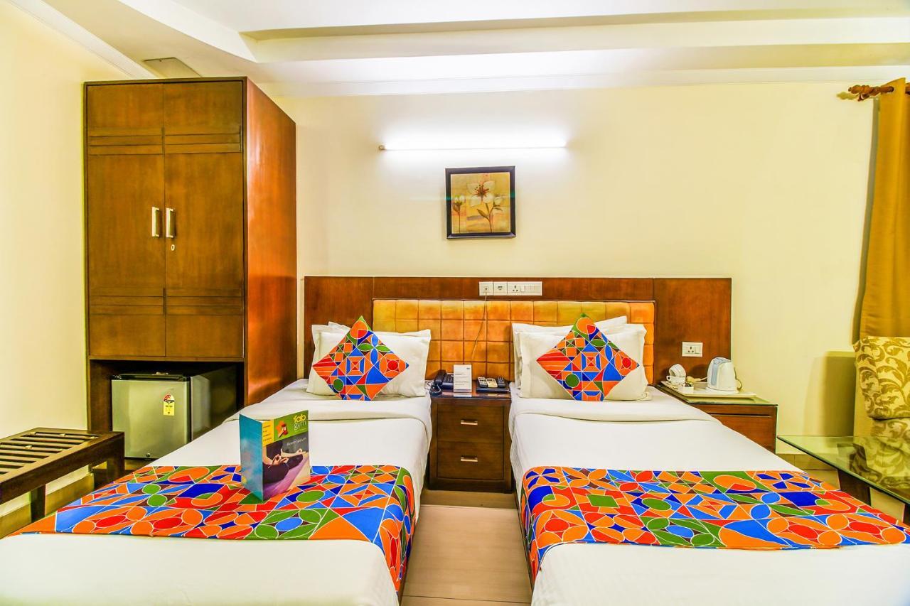 Fabhotel Signature Plaza Ню Делхи Екстериор снимка