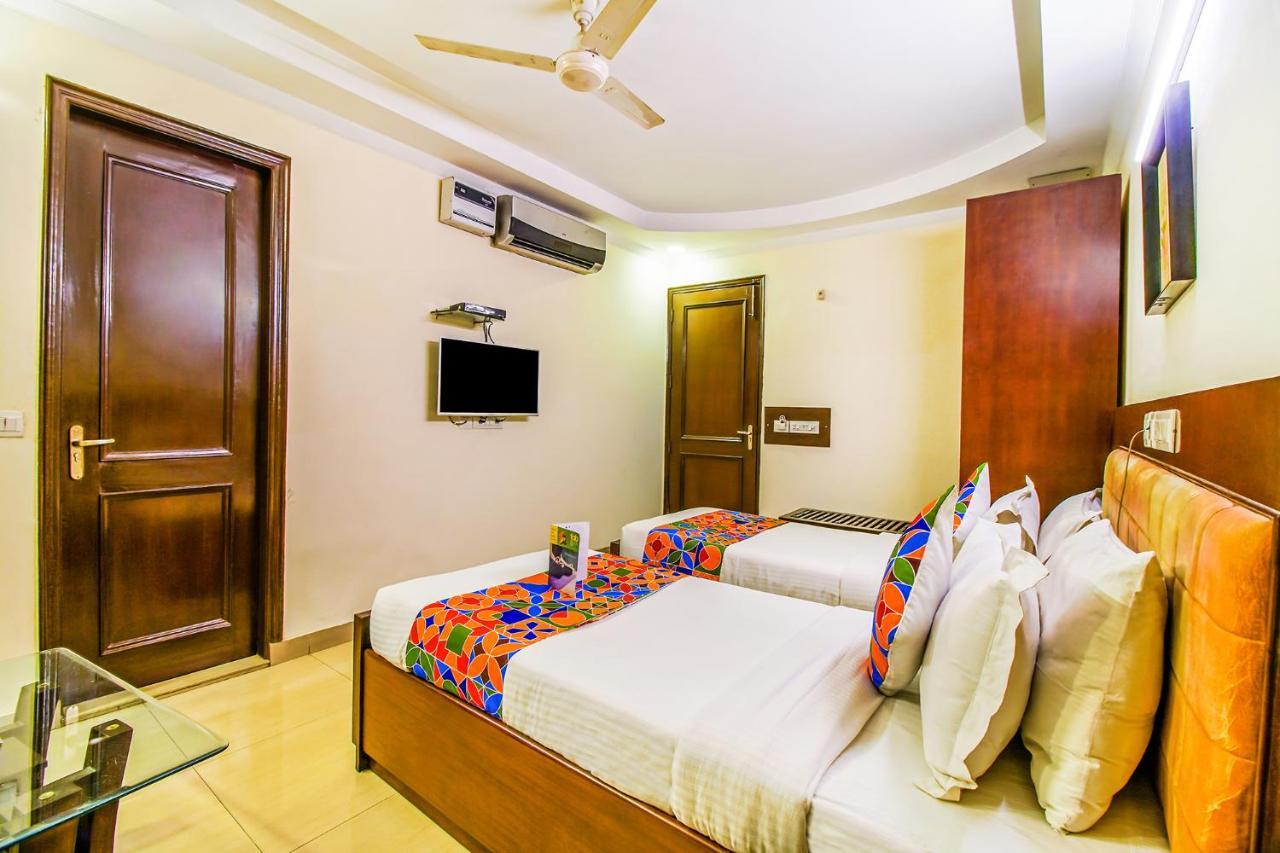 Fabhotel Signature Plaza Ню Делхи Екстериор снимка