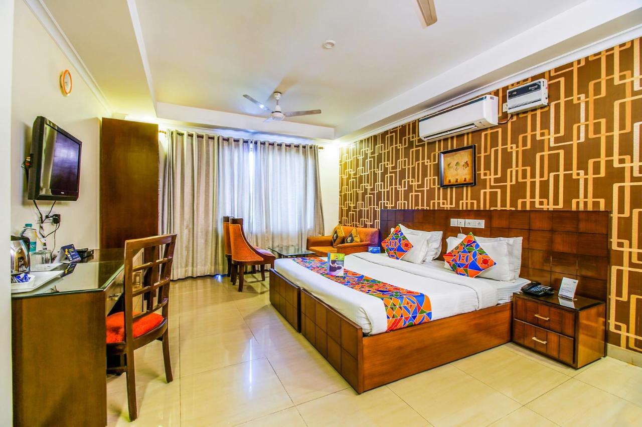 Fabhotel Signature Plaza Ню Делхи Екстериор снимка