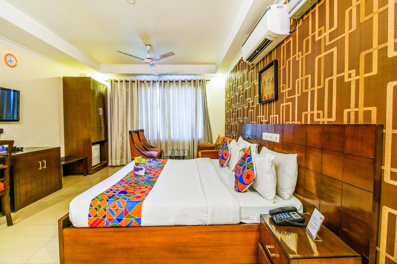 Fabhotel Signature Plaza Ню Делхи Екстериор снимка