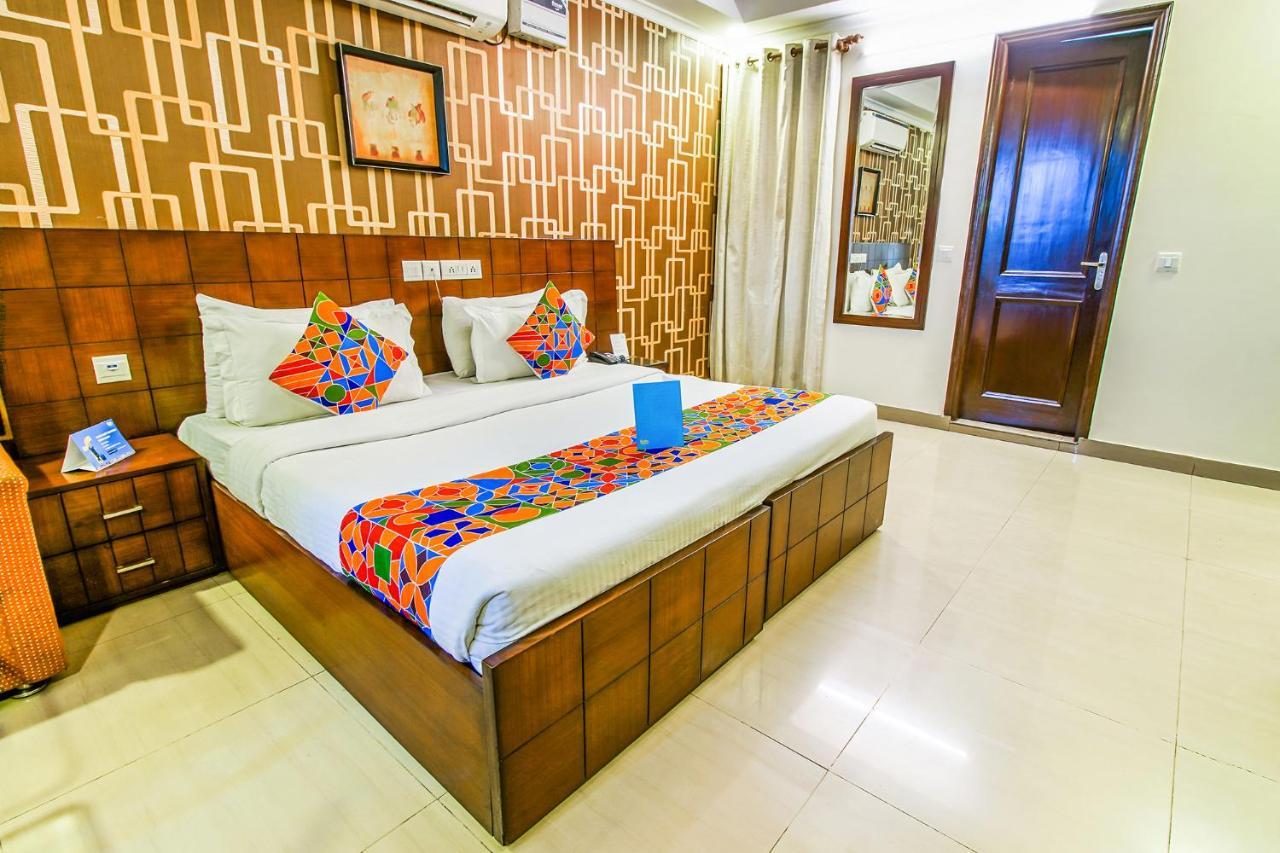 Fabhotel Signature Plaza Ню Делхи Екстериор снимка