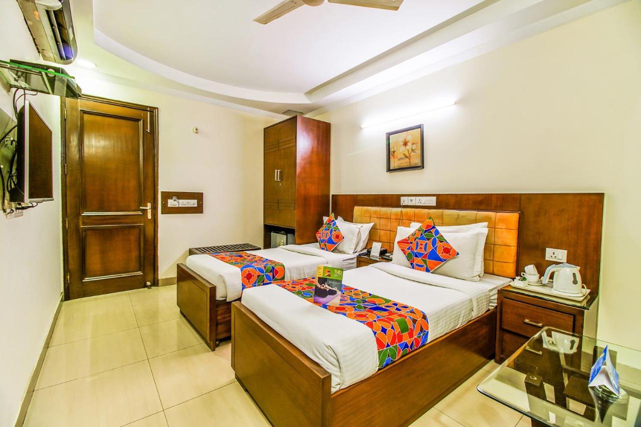 Fabhotel Signature Plaza Ню Делхи Екстериор снимка
